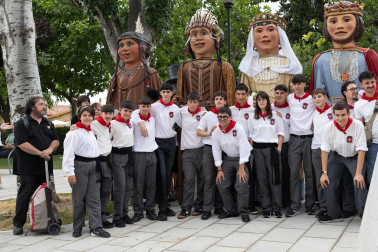 El Barrio de Lourdes celebró el inicio de las fiestas de San Juan con el cohete de este viernes 19 de junio
