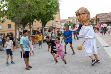 El Barrio de Lourdes celebró el inicio de las fiestas de San Juan con el cohete de este viernes 19 de junio