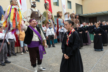 El Barrio de Lourdes celebró el inicio de las fiestas de San Juan con el cohete de este viernes 19 de junio