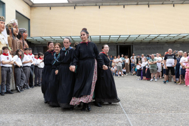 El Barrio de Lourdes celebró el inicio de las fiestas de San Juan con el cohete de este viernes 19 de junio