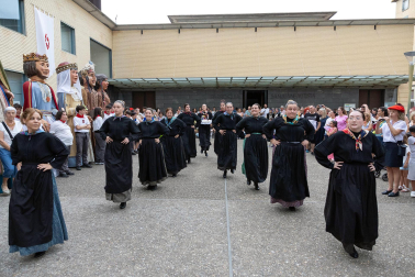 El Barrio de Lourdes celebró el inicio de las fiestas de San Juan con el cohete de este viernes 19 de junio
