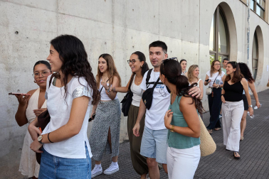 Foto de la OPE de maestros en la Universidad Pública de Navarra.