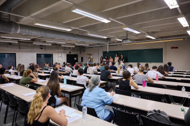 Foto de la OPE de maestros en la Universidad Pública de Navarra.