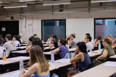 Foto de la OPE de maestros en la Universidad Pública de Navarra.