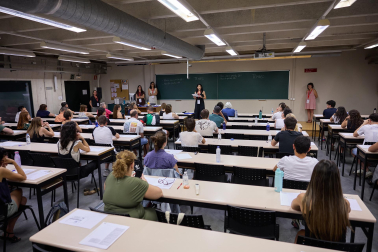 Foto de la OPE de maestros en la Universidad Pública de Navarra.