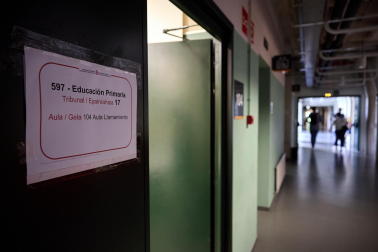 Foto de la OPE de maestros en la Universidad Pública de Navarra.