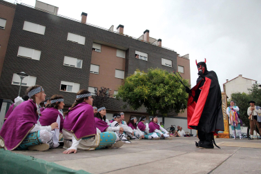 Fotos del paloteado de San Juan del Barrio de Lourdes de Tudela 2026
