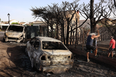 Fotos del incendio que se ha producido en Mañeru y ha cortado la A-12