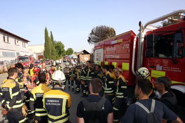 Fotos del incendio que se ha producido en Mañeru y ha cortado la A-12