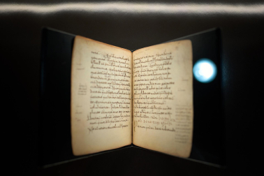 Fotos de la muestra 'Romanz. En lengoage de Navarra' en el Archivo de Navarra