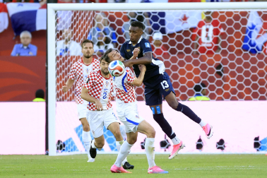 Fotos del debut goleador de Budimir en el Mundial.
