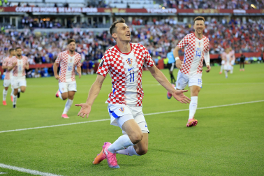 Fotos del debut goleador de Budimir en el Mundial.