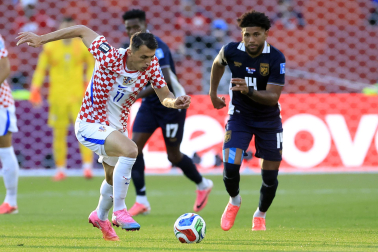 Fotos del debut goleador de Budimir en el Mundial.