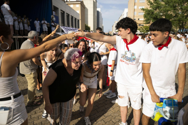 Fotos del chupinazo de fiestas de Barañáin 2026