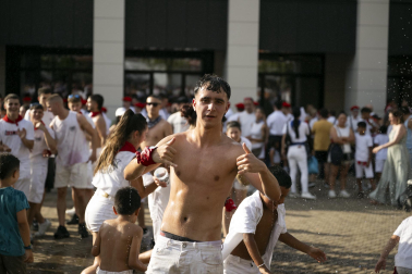 Fotos del chupinazo de fiestas de Barañáin 2026