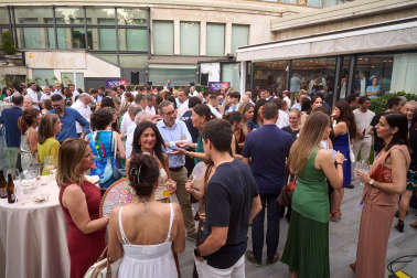 El hotel Tres Reyes acogió este miércoles, 24 de junio, 'La noche de las empresas' organizada por Diario de Navarra