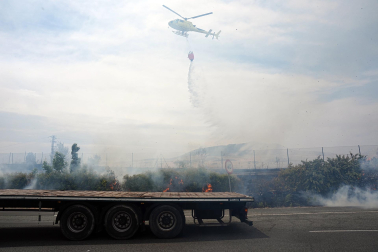 Foto del incendio junto a la Ciudad del Transporte.