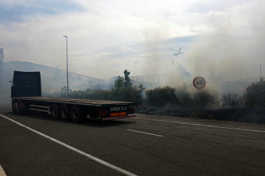 Foto del incendio junto a la Ciudad del Transporte.