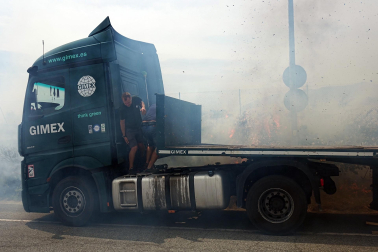 Foto del incendio junto a la Ciudad del Transporte.