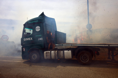 Foto del incendio junto a la Ciudad del Transporte.