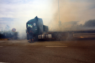 Foto del incendio junto a la Ciudad del Transporte.