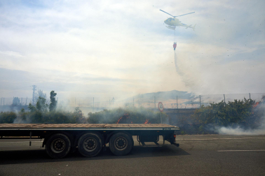 Foto del incendio junto a la Ciudad del Transporte.