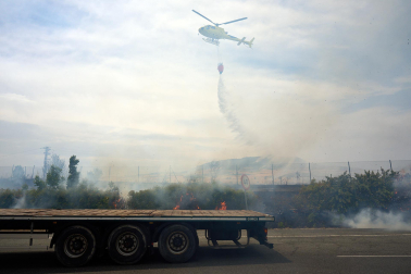 Foto del incendio junto a la Ciudad del Transporte.