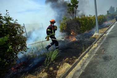 Foto del incendio junto a la Ciudad del Transporte.