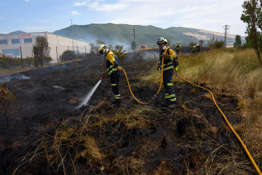 Foto del incendio junto a la Ciudad del Transporte.