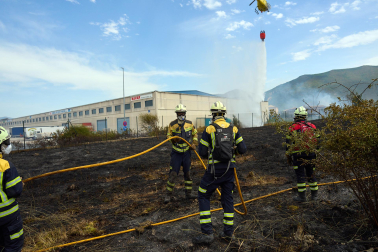Foto del incendio junto a la Ciudad del Transporte.