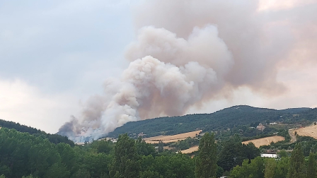 Foto del incendio al norte del monte San Cristóbal.