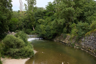 Fotos de la presa de Dorraburu en Villava en la que ha fallecido un joven ahogado