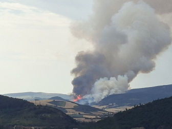Foto del incendio al norte del monte San Cristóbal