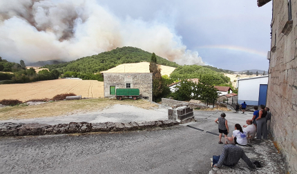 Habitantes de Cildoz observan con preocupación el avance del incendio en San Cristóbal