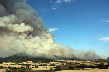 Foto del incendio al norte del monte San Cristóbal