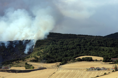 Foto del incendio al norte del monte San Cristóbal