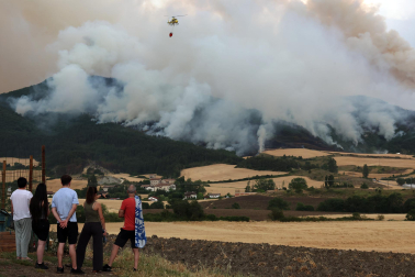 Foto del incendio al norte del monte San Cristóbal
