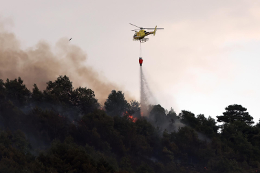 Foto del incendio al norte del monte San Cristóbal