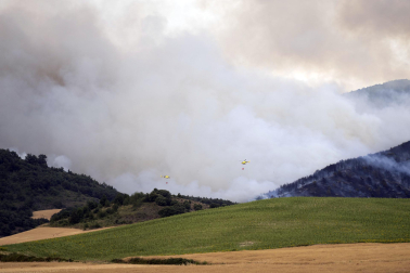 Foto del incendio al norte del monte San Cristóbal
