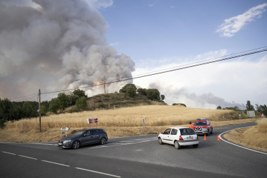 Foto del incendio al norte del monte San Cristóbal