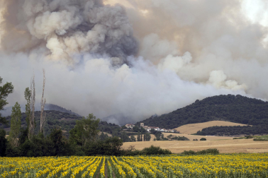 Foto del incendio al norte del monte San Cristóbal