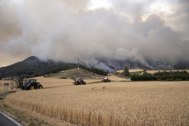 Foto del incendio al norte del monte San Cristóbal