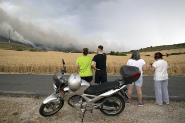 Foto del incendio al norte del monte San Cristóbal
