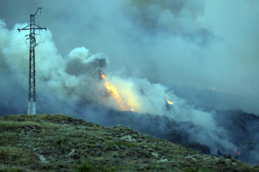 Foto del incendio al norte del monte San Cristóbal