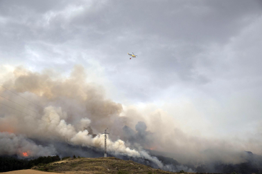 Foto del incendio al norte del monte San Cristóbal