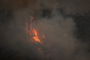 Fotos del incendio al norte del monte San Cristóbal