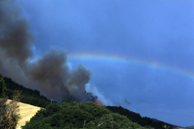 Fotos del incendio en Ezcabarte al norte del monte San Cristóbal. Vista desde Cildoz
