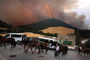 Fotos del incendio en Ezcabarte al norte del monte San Cristóbal. Vista desde Cildoz