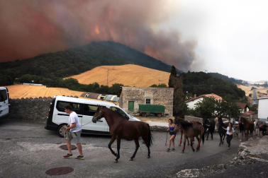 Fotos del incendio en Ezcabarte al norte del monte San Cristóbal. Vista desde Cildoz