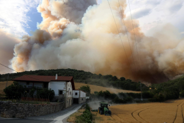 Fotos del incendio en Ezcabarte al norte del monte San Cristóbal. Vista desde Cildoz